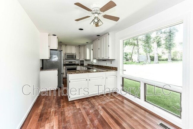 Building Photo - 6206 Redwood Ln