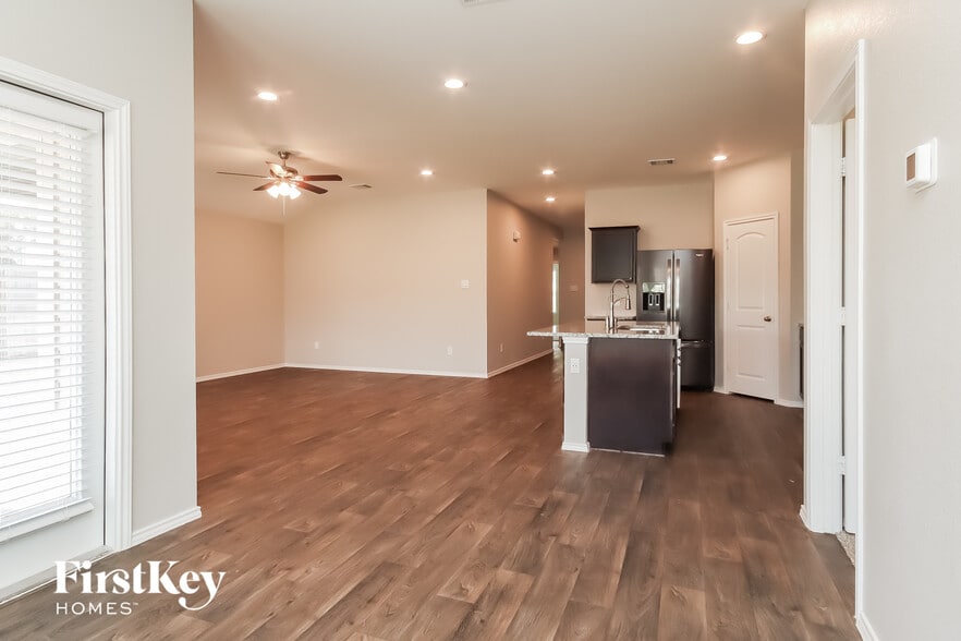 Building Photo - 14703 Night Violet Ct