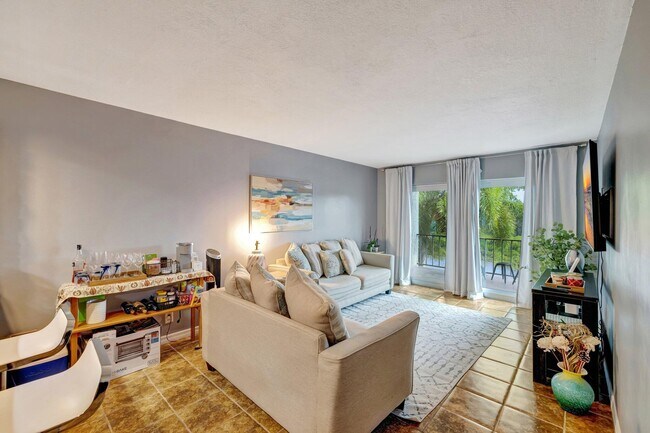 Building Photo - 3004 NE 5th Terrace