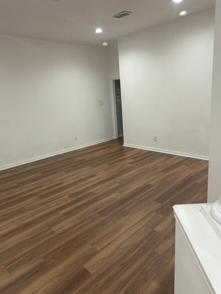 Building Photo - 4507 Ridgeway Dr