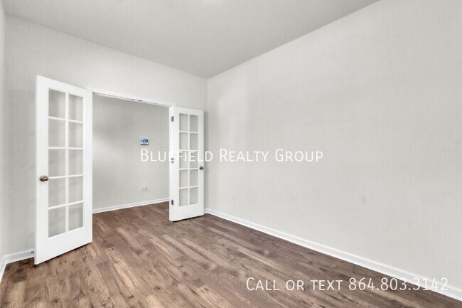 Building Photo - 380 Fenwick Dr