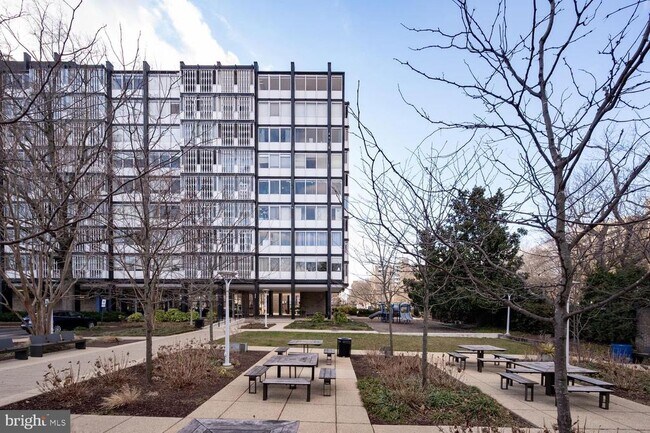 Building Photo - 1311 Delaware Ave SW