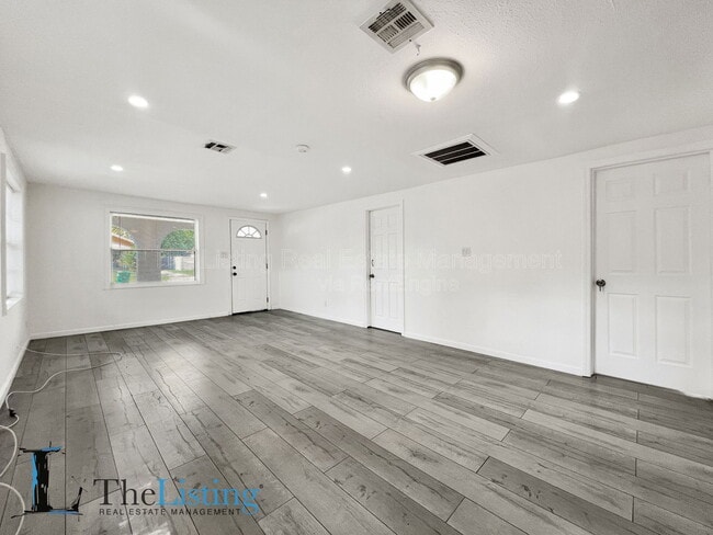 Building Photo - 1716 W Nassau St