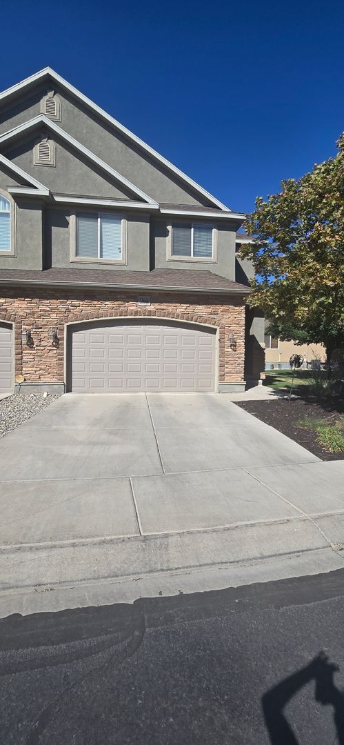Building Photo - Beautiful 3 Bed 3.5 Bath in Riverton!!