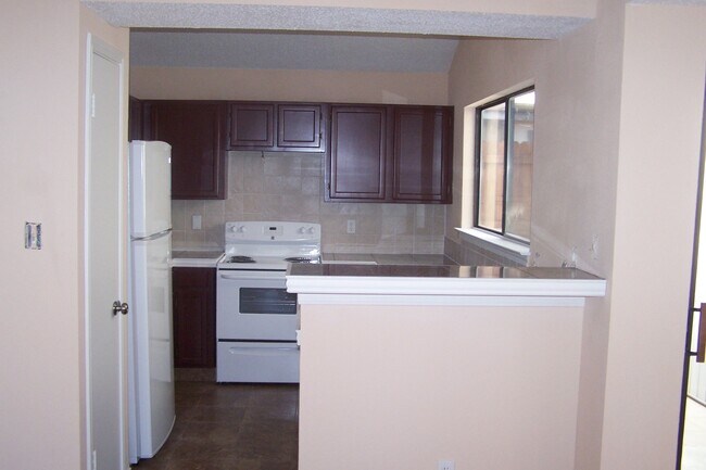 Building Photo - 6743 Poppy Dr