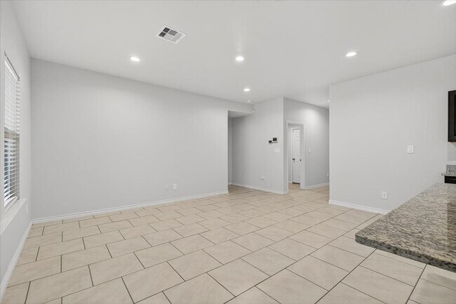 Building Photo - 3909 Shiva Dr