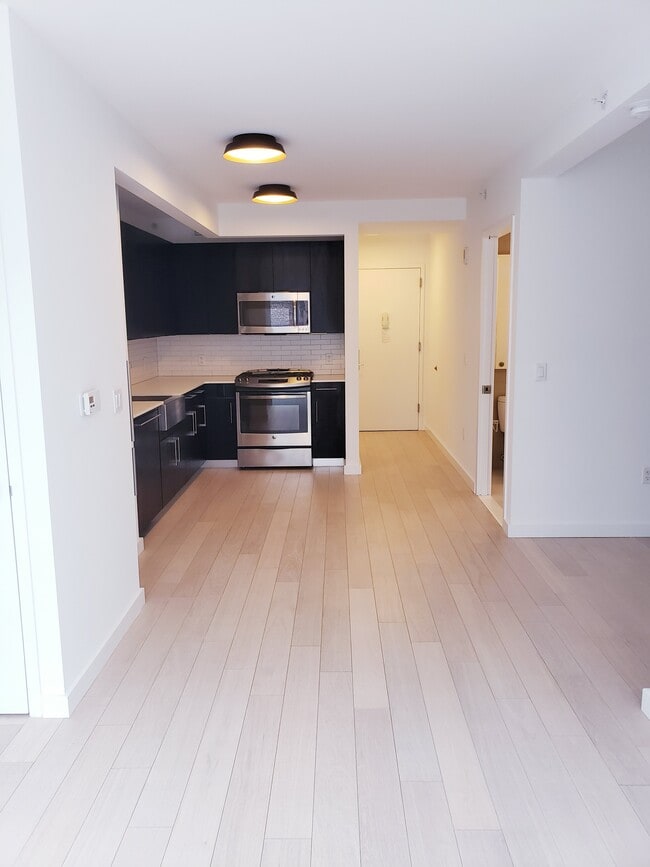 Interior Photo - 535 W 43rd Street