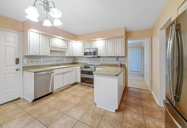 Building Photo - 3609 Locust Cir E