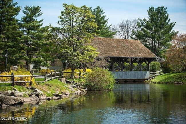 Building Photo - 208 W Lyon Farm Dr