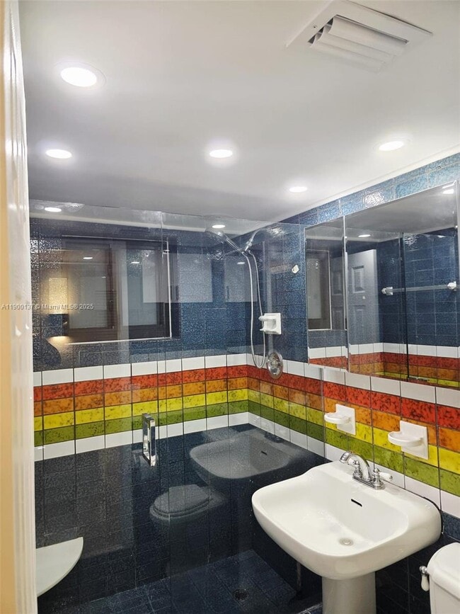 Building Photo - 3240 Mary St