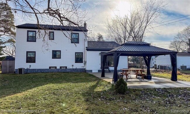 Building Photo - 174 Lange Ave