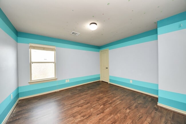 Building Photo - 2406 Aura Ct