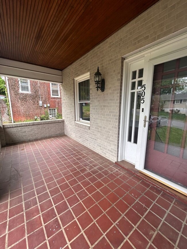 Building Photo - Charming 3 BR home minutes from Greenway & Hospital!