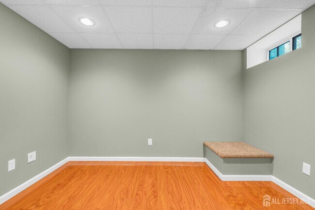 Building Photo - 356 Hawthorne Rd