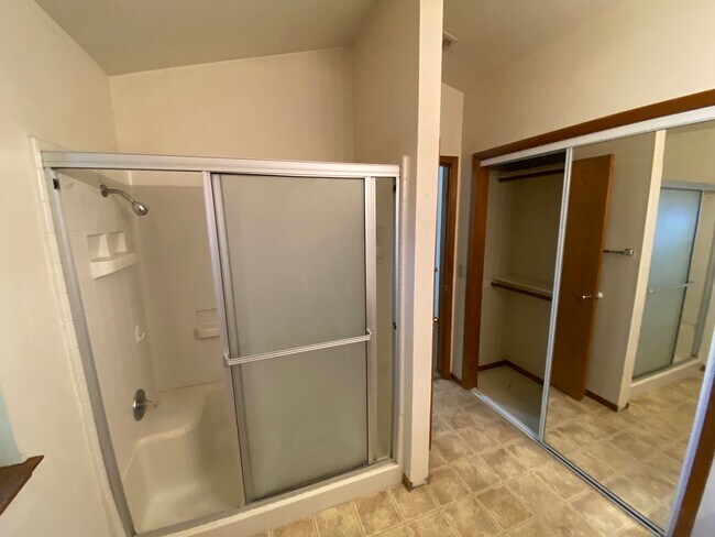 Building Photo - 1348 E Ferguson Ct