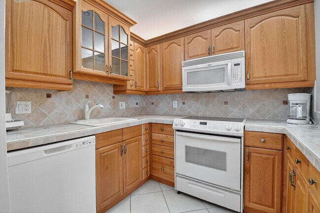 Building Photo - 426 Pine Glen Ln
