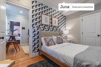 Building Photo - Private bedroom in 3 bed/1 bath Home
