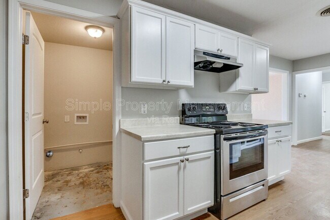 Building Photo - 813 S Midwest Blvd