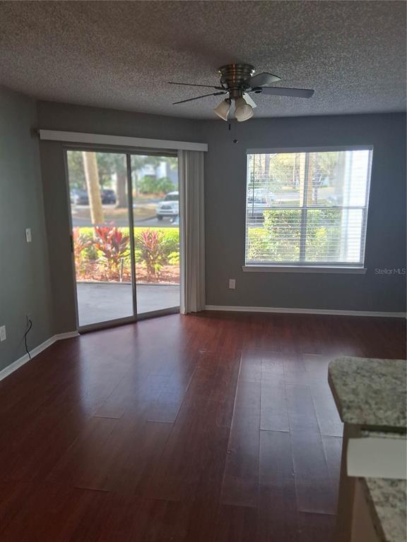 Building Photo - 2561 Grassy Point Dr