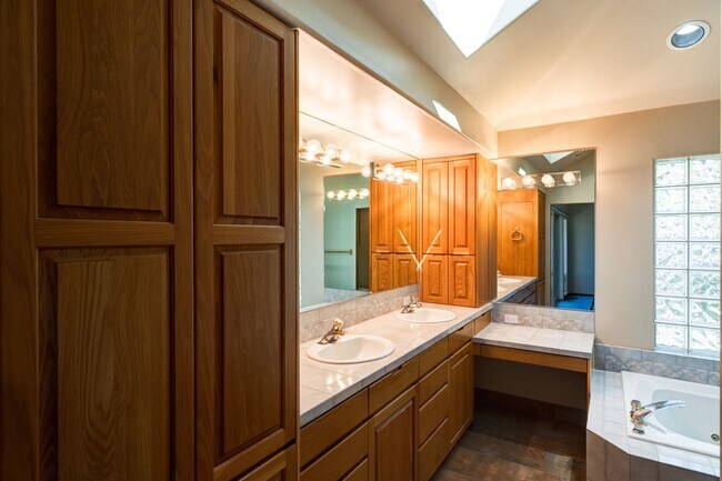 Building Photo - 2759 NW Champion Cir