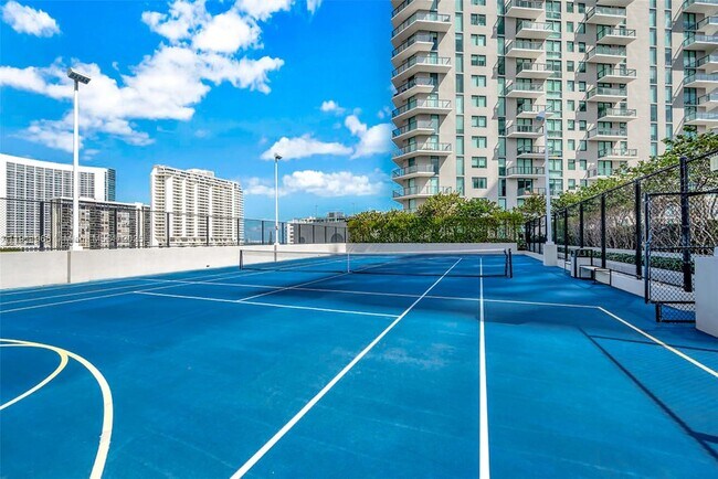 Building Photo - 501 NE 31st St