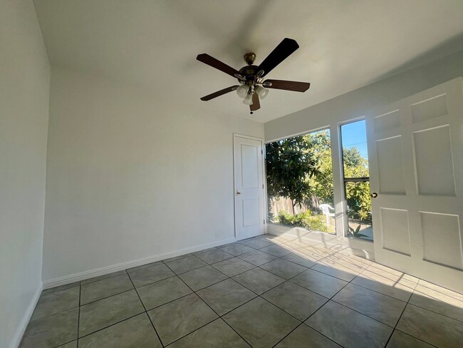 Building Photo - 10523 Mansel Ave