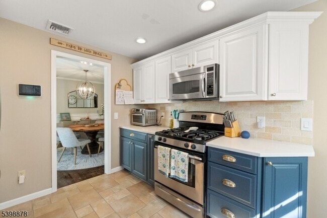 Building Photo - 24 E Harrison Pl