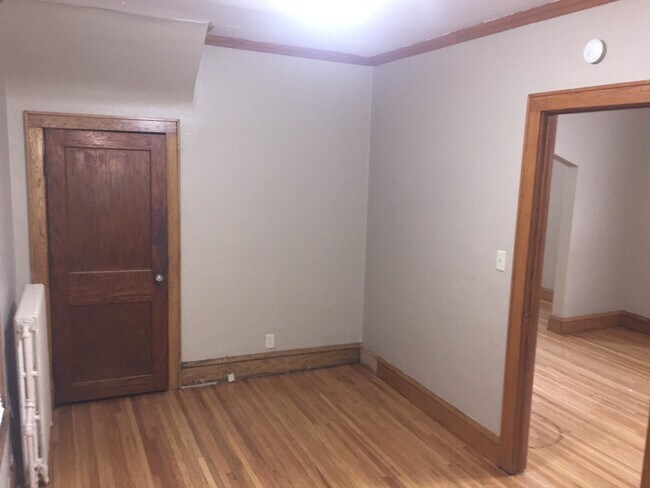 Building Photo - Gorgeous 3 Bedroom - 1-1/2 bath House in Prime St. Paul neighborhood