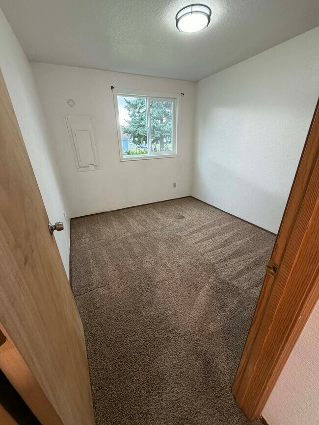 Building Photo - 725 Edelweiss Ln SE