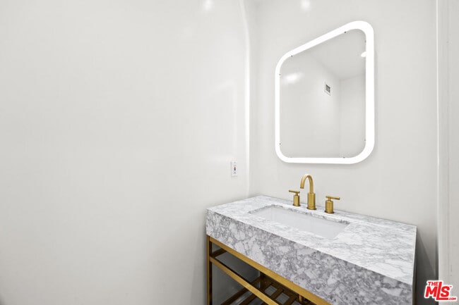 Building Photo - 502 Smithwood Dr