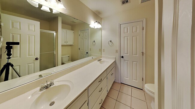 Building Photo - Beautiful 3 Bedroom 3 Bath Home - Moore Sc...