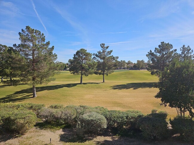 Building Photo - 2 BED , 2 BATH CONDO ON PRIVATE GOLF COURS...