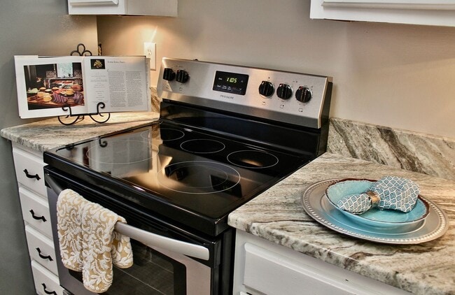 Building Photo - Updated End-Unit Brick Townhome Ready NOW!...