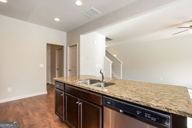 Building Photo - 62 Fern Walk