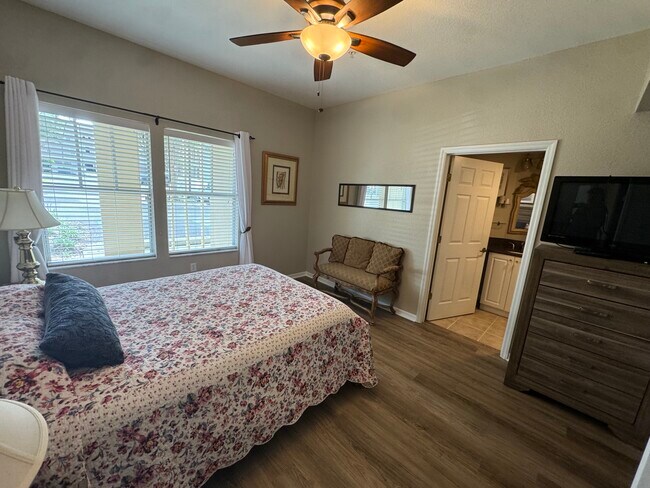 Building Photo - 5025 SW 91 Ct