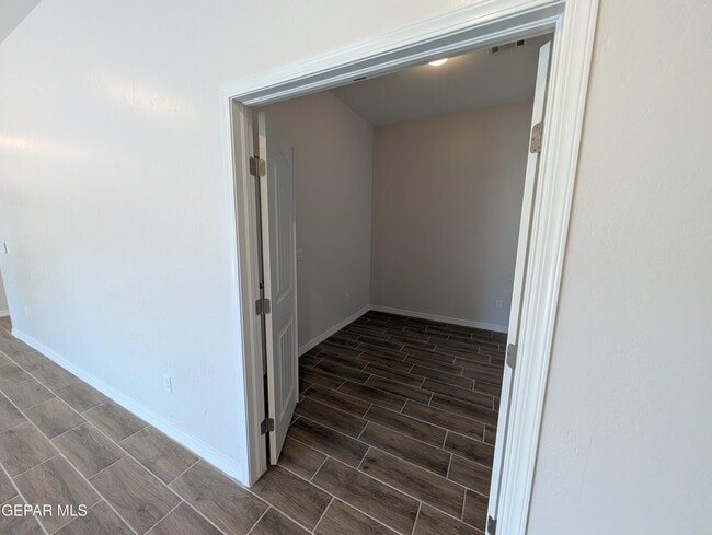 Building Photo - 517 La Entrada Cir