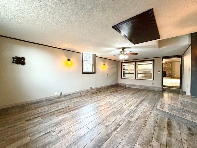 Building Photo - 2811 Thrush Dr