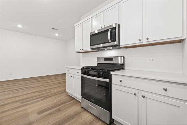 Building Photo - 6847 Tammany Manor Ln