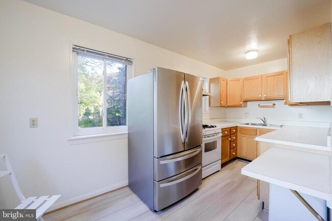 Building Photo - 5917 Rolston Rd