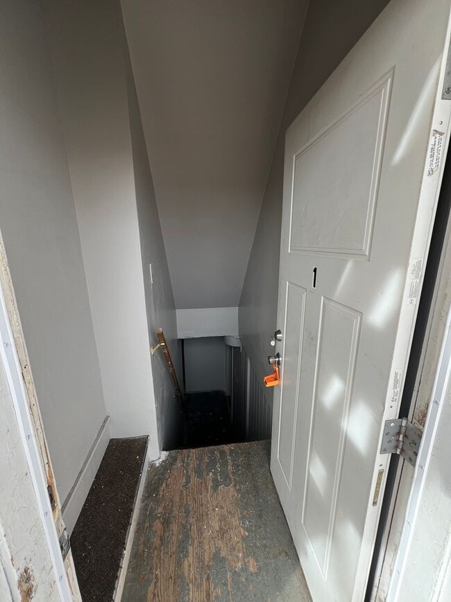 Building Photo - 405 E Watertown St