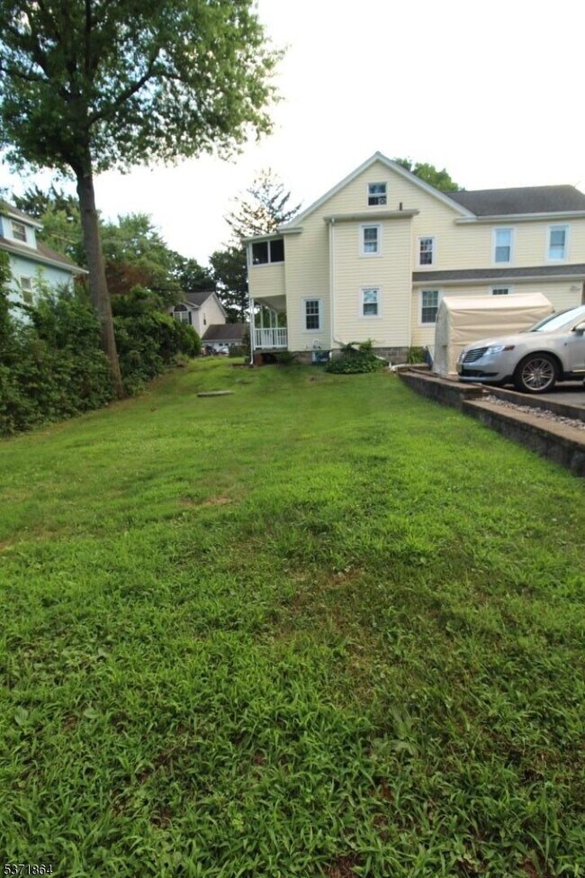 Building Photo - 30 White Meadow Ave