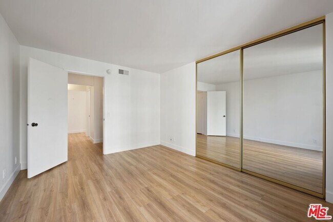 Building Photo - 10747 Wilshire Blvd