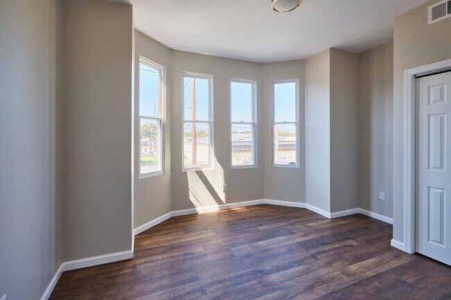 Building Photo - 5514 Woodland Ave