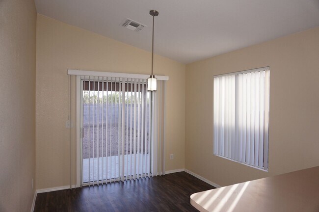 Building Photo - Popular Location, 3Bdm 2Ba Home