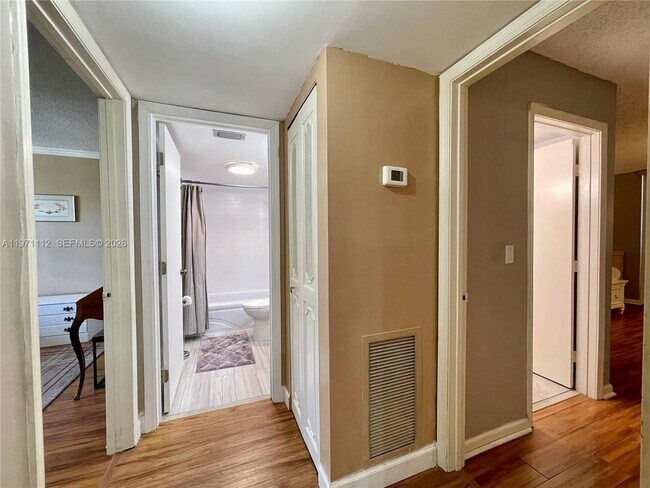 Building Photo - 7340 Lake Cir Dr