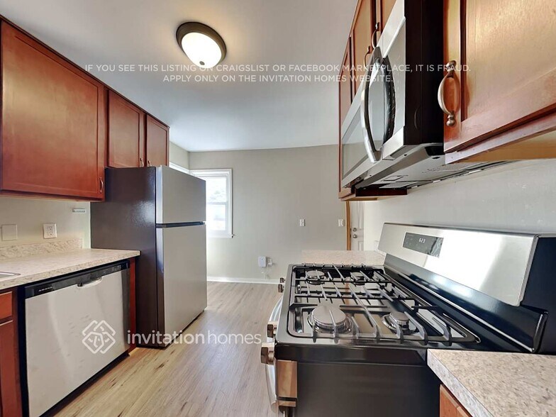 Building Photo - 6709 Channel Rd NE