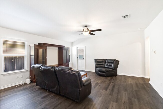 Building Photo - Well-Maintained 3-Bedroom Home – Ideal for Students & Professionals!