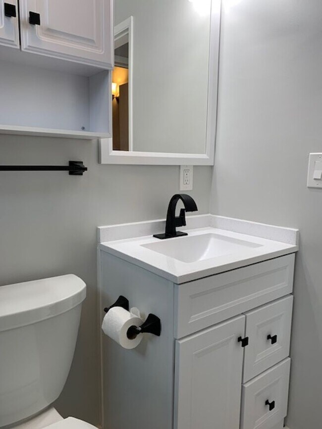 Building Photo - Silverstrand | Oxnard | Newly Renovated 2 Bed + 2 Bath | Office Space!