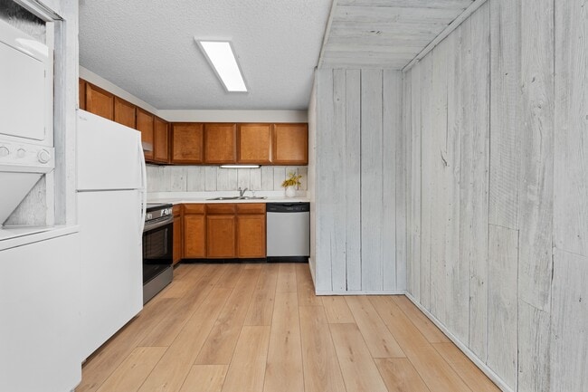 Building Photo - 700 S Monarch St