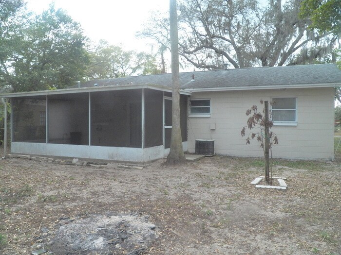 Building Photo - 8523 Chinaberry Dr